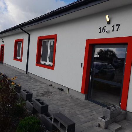 Czerwony Szafir Grodzisk Hostel Гродзиск Мазовецки Екстериор снимка