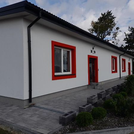Czerwony Szafir Grodzisk Hostel Гродзиск Мазовецки Екстериор снимка