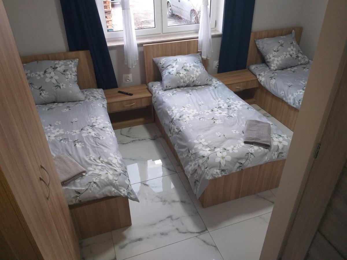 Czerwony Szafir Grodzisk Hostel Гродзиск Мазовецки Екстериор снимка