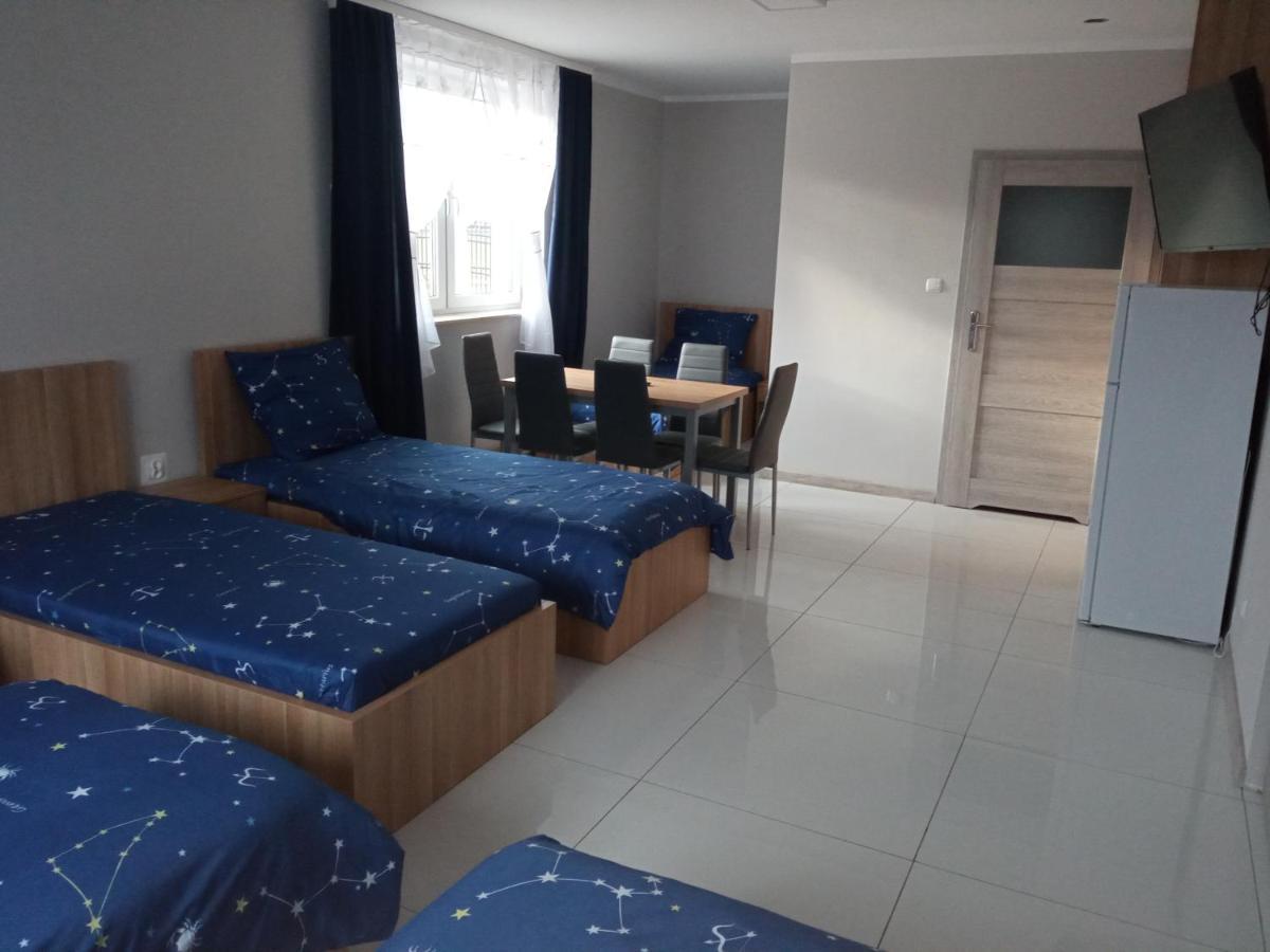 Czerwony Szafir Grodzisk Hostel Гродзиск Мазовецки Екстериор снимка