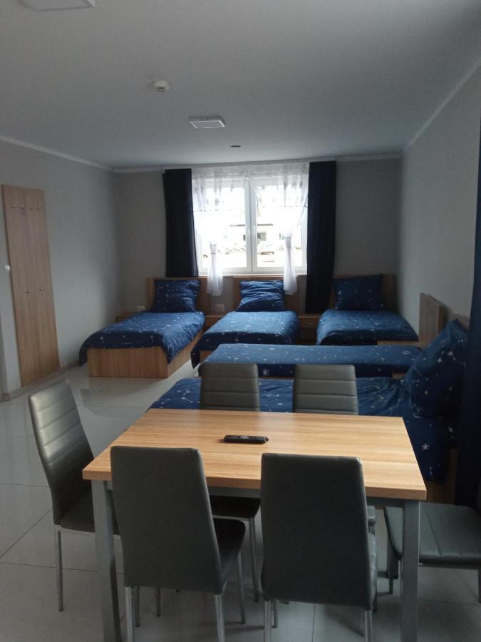 Czerwony Szafir Grodzisk Hostel Гродзиск Мазовецки Екстериор снимка