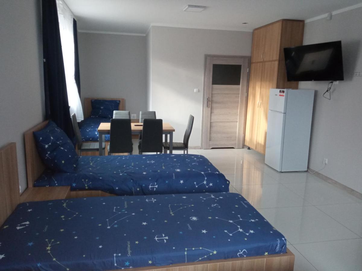 Czerwony Szafir Grodzisk Hostel Гродзиск Мазовецки Екстериор снимка