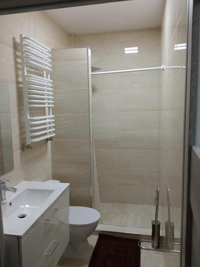 Czerwony Szafir Grodzisk Hostel Гродзиск Мазовецки Екстериор снимка
