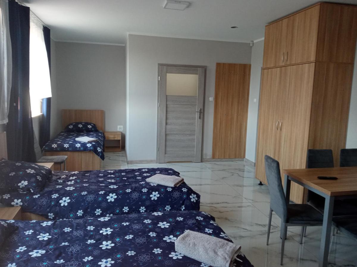 Czerwony Szafir Grodzisk Hostel Гродзиск Мазовецки Екстериор снимка