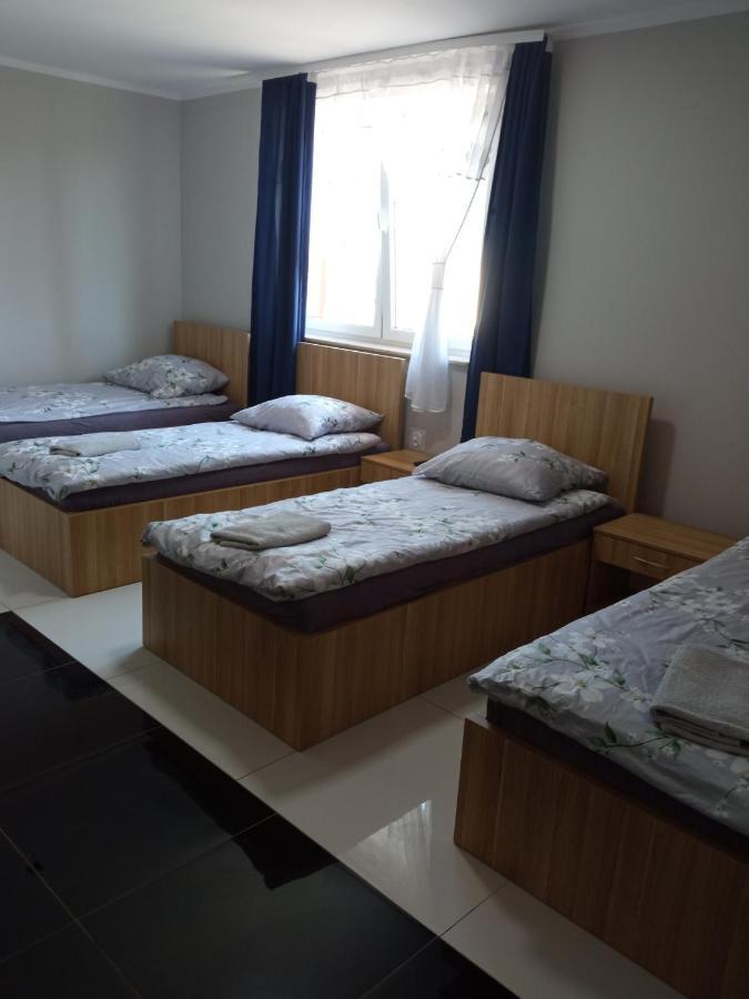 Czerwony Szafir Grodzisk Hostel Гродзиск Мазовецки Екстериор снимка