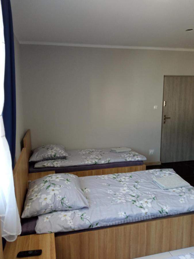 Czerwony Szafir Grodzisk Hostel Гродзиск Мазовецки Екстериор снимка