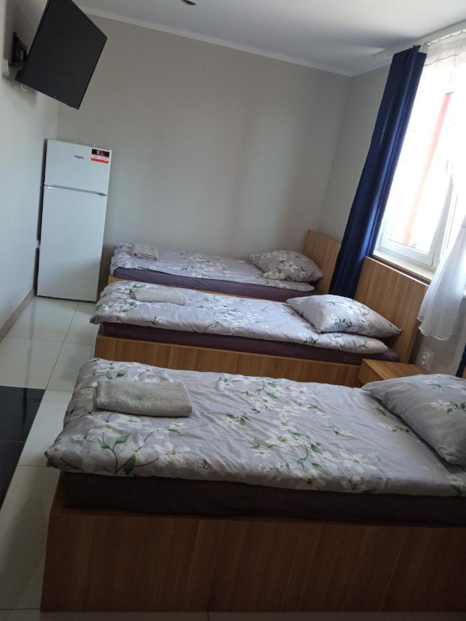 Czerwony Szafir Grodzisk Hostel Гродзиск Мазовецки Екстериор снимка