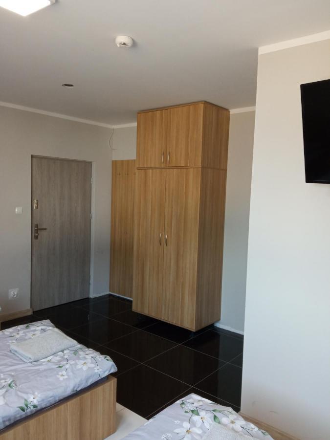 Czerwony Szafir Grodzisk Hostel Гродзиск Мазовецки Екстериор снимка