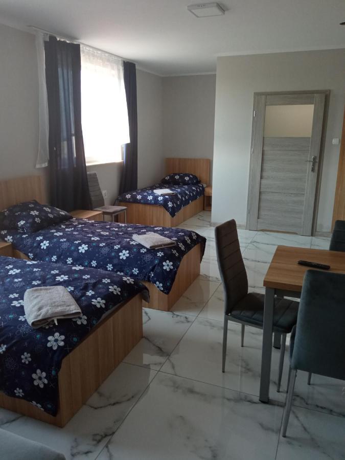 Czerwony Szafir Grodzisk Hostel Гродзиск Мазовецки Екстериор снимка