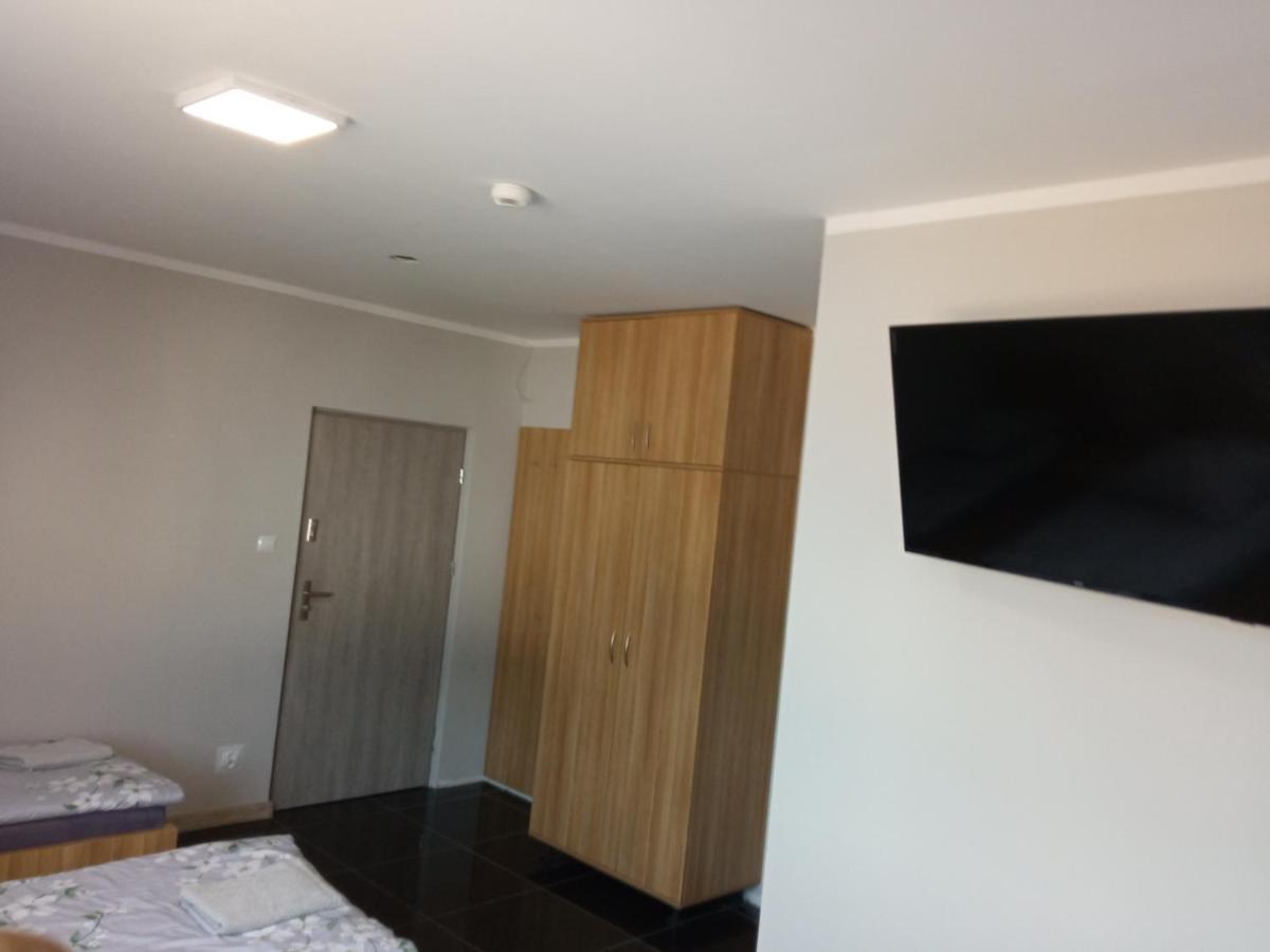 Czerwony Szafir Grodzisk Hostel Гродзиск Мазовецки Екстериор снимка