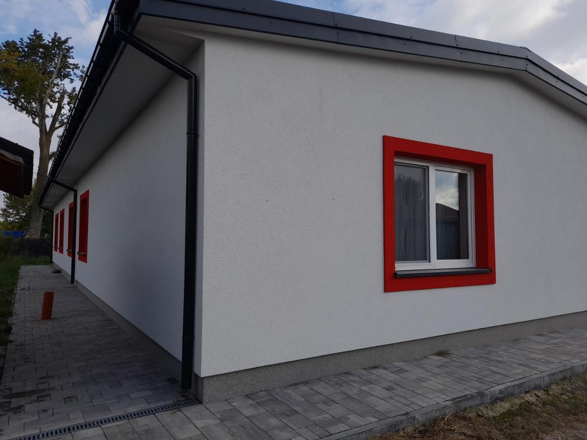 Czerwony Szafir Grodzisk Hostel Гродзиск Мазовецки Екстериор снимка